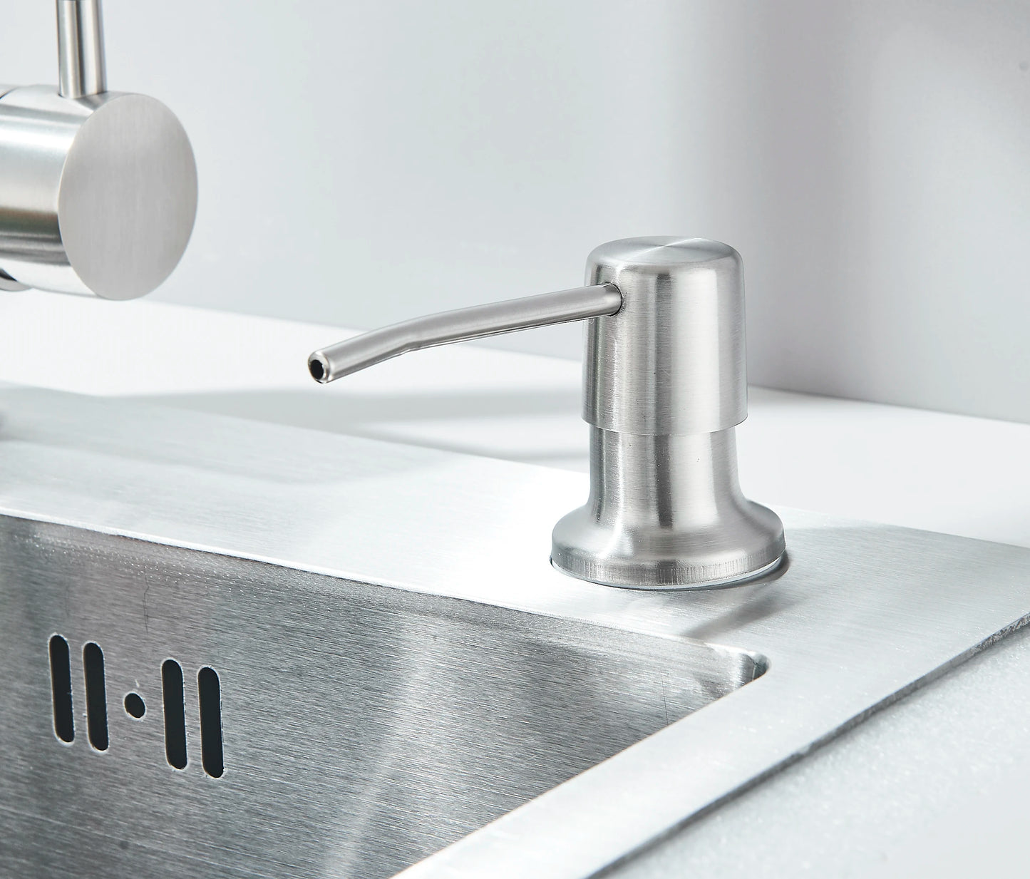 MYQualife Stainless Steel Kitchen Sink With Faucet And Soap Dispenser